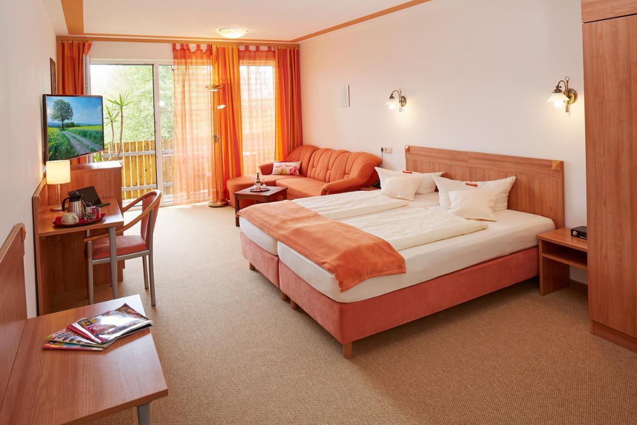 Land- Und Aktivhotel Altmuehlaue Bad Rodach Exterior photo